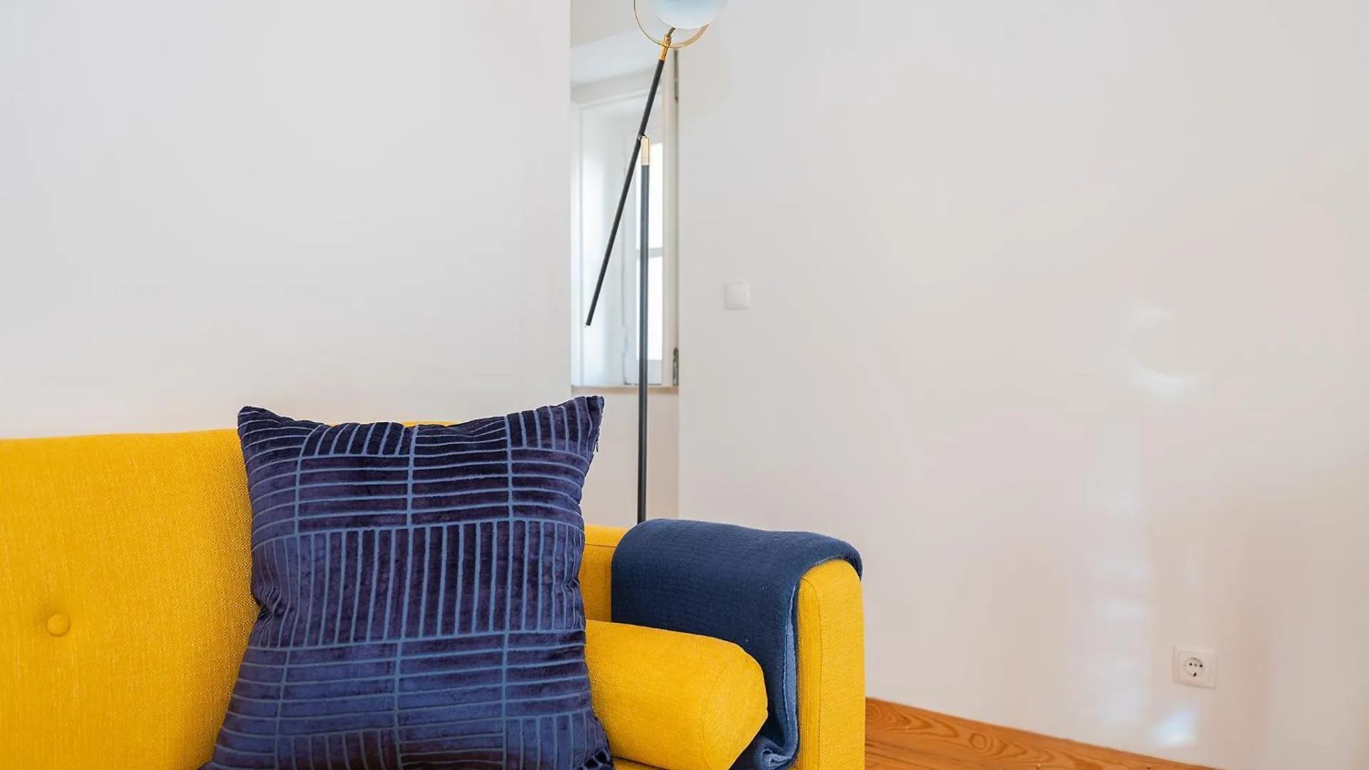 River View 1Bdr Apt In Alfama Close To Tram Lisbon
